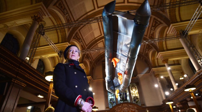 Λονδίνο: Εγινε έργο τέχνης η λέμβος με πρόσφυγες στ' ανοιχτά της Λέσβου