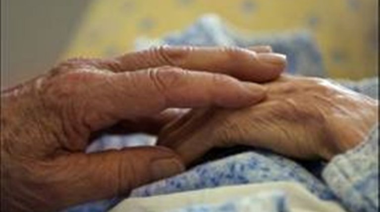 Στραγγάλισαν & επιχείρησαν να κάψουν 89χρονο στην 'Ανδρο