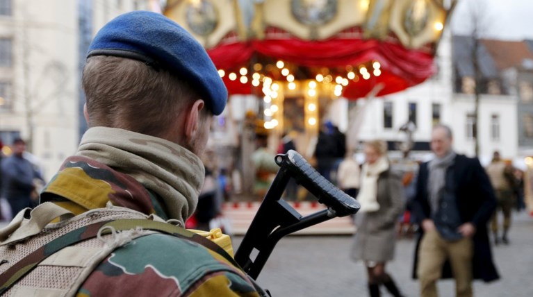 Στη σκιά της τρομοκρατίας τα Χριστούγεννα σε Παρίσι και Βρυξέλλες