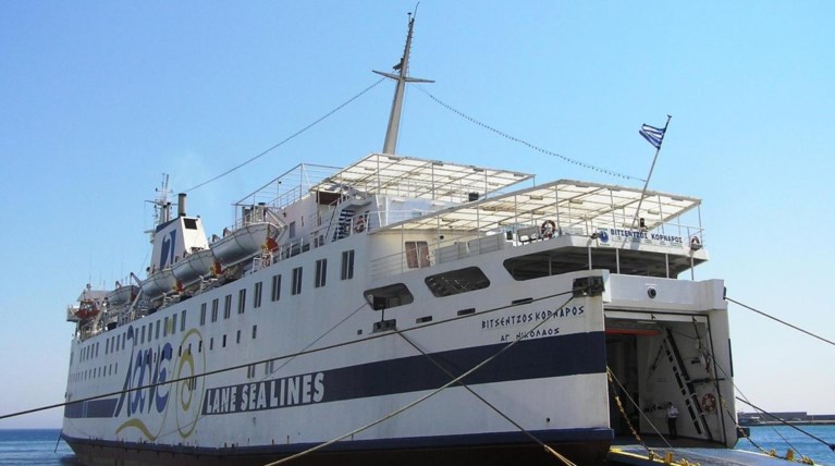 «Στούκαρε» στον προβλήτα Χανίων το Βιτσέτζος Κορνάρος λόγω κακοκαιρίας