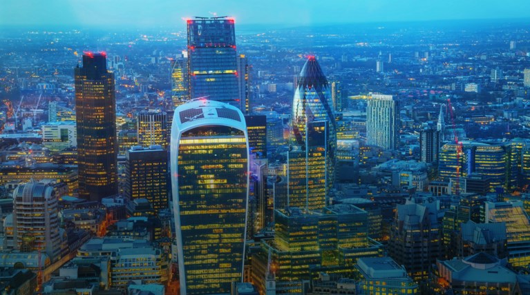 Τα πανάκριβα «παλάτια» του Λονδίνου που είναι για λίγους