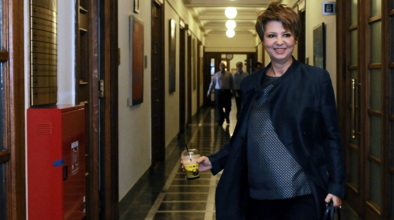 Μείωση συντάξεων με.... επίθεση στην αντιπολίτευση