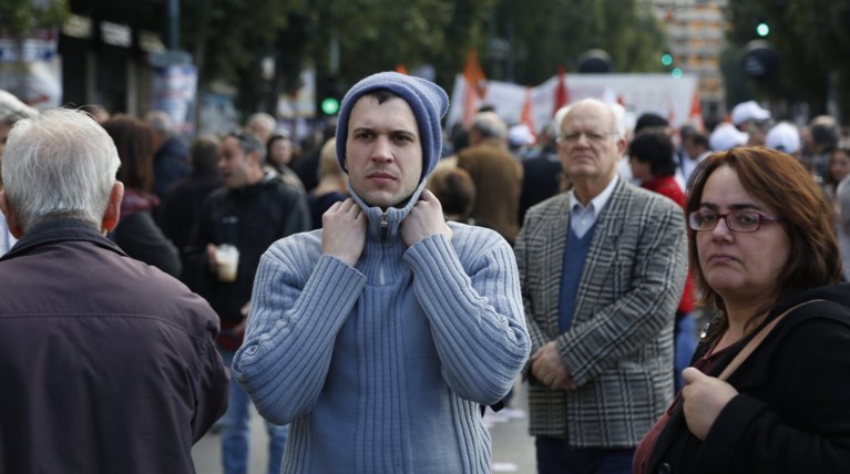 «Πριμ» στην εισφοροδιαφυγή και σε λιγότερα χρόνια εργασίας
