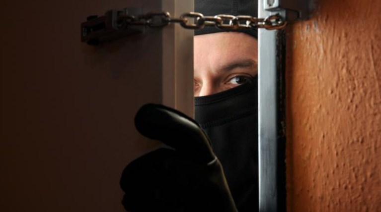 Ληστές με σφυριά στον Αγιο Παντελεήμονα