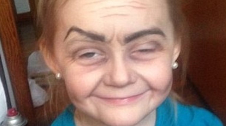 Πόσο χρονών είναι αυτή η γιαγιά;