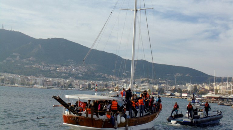 Frontex & ΕΛ.ΑΣ θα ξεσκονίσουν οργανώσεις και εθελοντές για τους πρόσφυγες