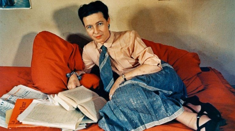 Σ.Ντε Μποβουάρ:Γεννήθηκε σαν σήμερα.Εζησε, σκέφτηκε, κι ερωτεύτηκε με πάθος