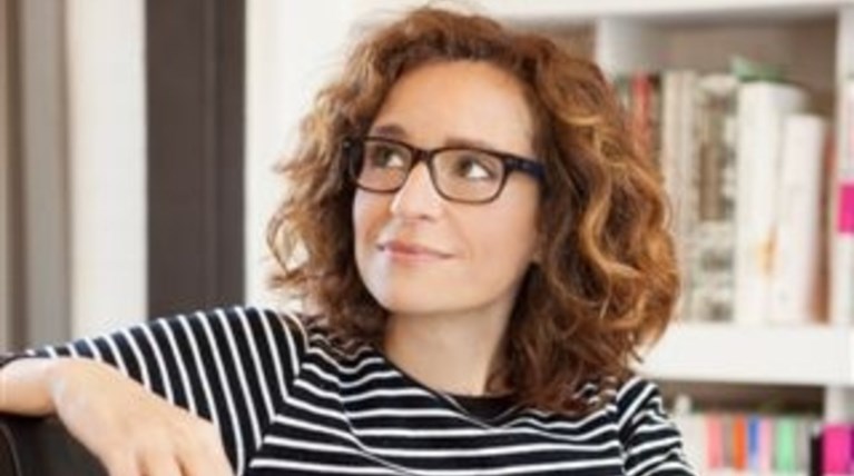 Η Εύα Μανιδάκη είναι μια σκηνογράφος ερωτευμένη με την Ιαπωνία