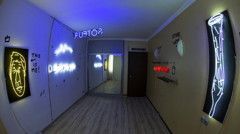 Μπήκαμε στα Rooms της τέχνης λίγο πριν ανοίξουν