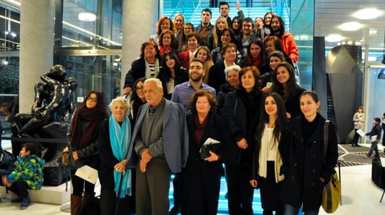 Εθελοντές της GloVo «υιοθέτησαν» 19 παππούδες και γιαγιάδες για μια νύχτα