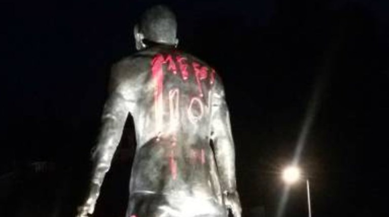 Οπαδοί του Μέσι βανδάλισαν άγαλμα του Κριστιάνο Ρονάλντο