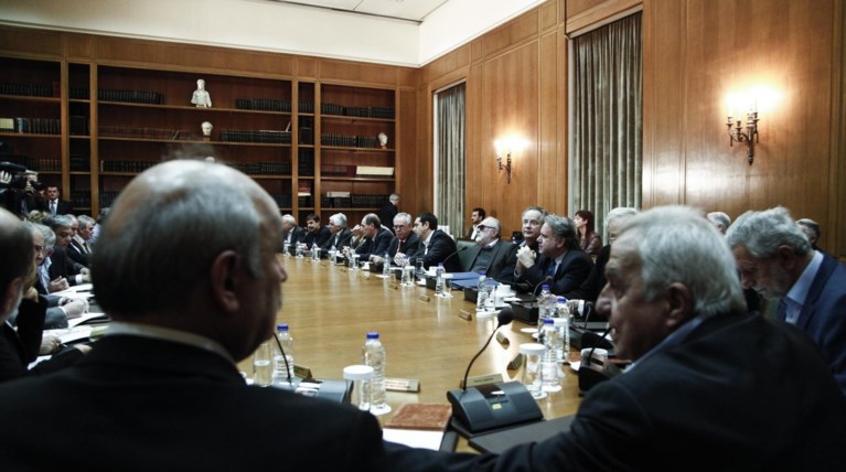 Ποιος πήγε ταψί με δίπλες στο Υπουργικό Συμβούλιο
