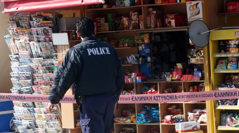 Ληστεία με πυροβολισμούς σε περίπτερο στον Κορυδαλλό