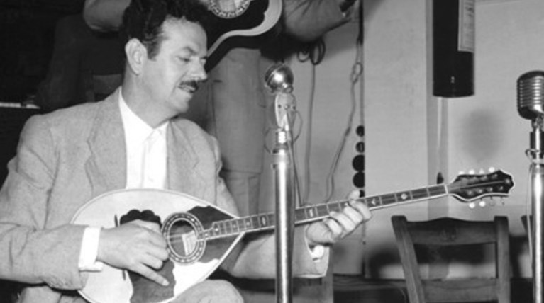 Ένα αφιέρωμα στον Τσιτσάνη, τον «Θεόφιλο της λαϊκής μουσικής»