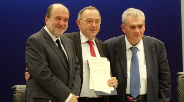 Υπέγραψαν μνημόνιο για την καταπολέμηση της φοροδιαφυγής