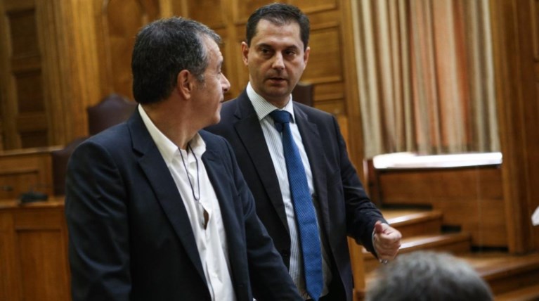 Ο Χάρης Θεοχάρης ανοίγει θέμα παραίτησης Θεοδωράκη