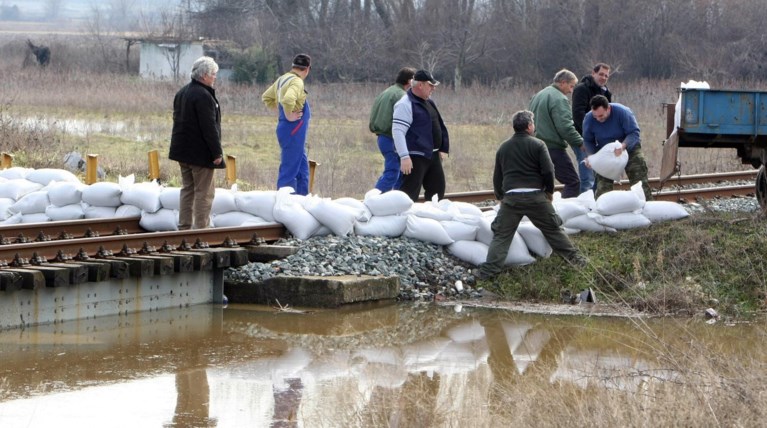 Πλημμύρισαν χωριά στον Εβρο, άνοιξαν τα θυροφράγματα