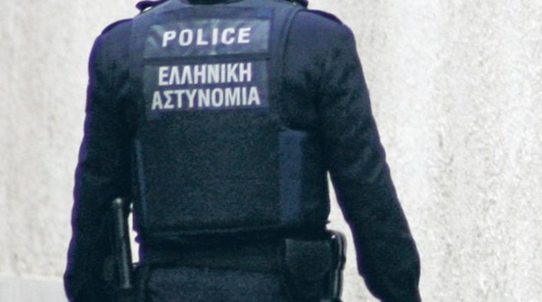 Αστυνομικός έστελνε γυμνές φωτό σε ανήλικες