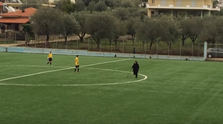 Η φοβερή γιαγιά αποκαλύπτει: Γιατί διέκοψα τον αγώνα