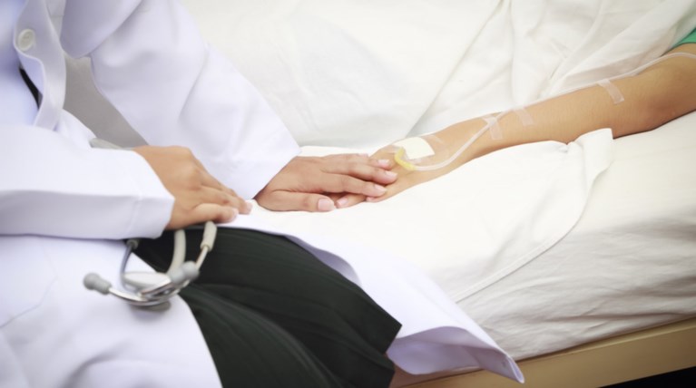 Νοσηλευτής στη Δράμα νάρκωσε ασθενή και ασέλγησε σε βάρος της