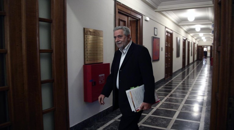 «Μισόλογα» Δρίτσα στους ναυτεργάτες για την πώληση του ΟΛΠ