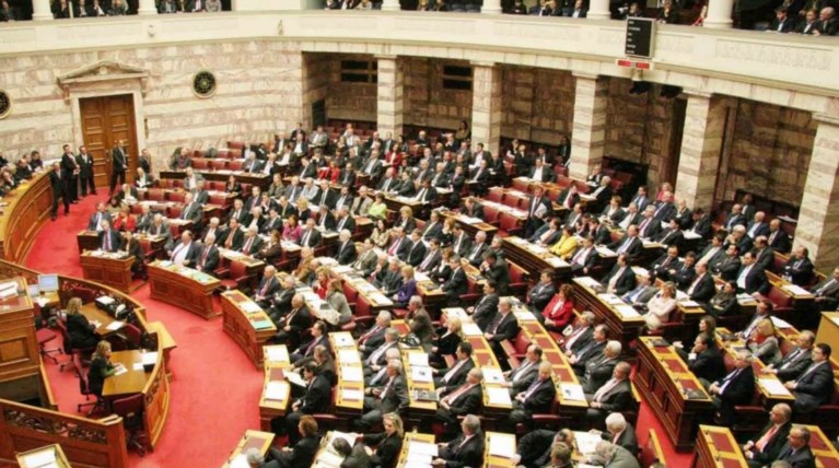 Στα 2.100 ευρώ η βουλευτική σύνταξη