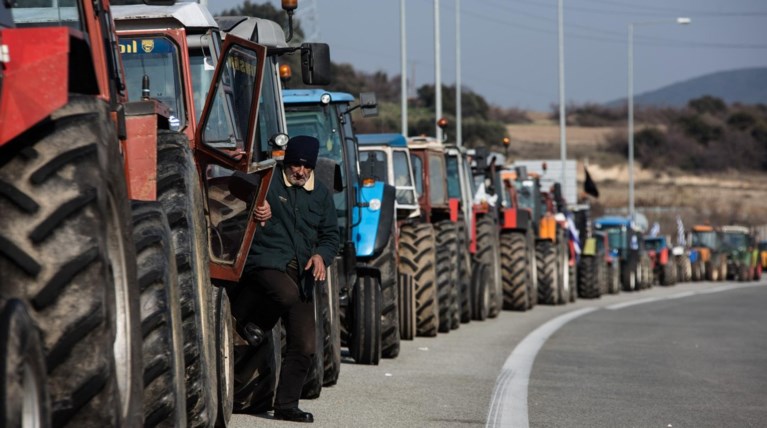 Τέμπη:Δίωρους αποκλεισμούς στις εθνικές & παναγροτικό συλλαλητήριο
