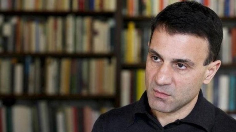 Λαπαβίτσας:Ο Τσίπρας θα πληρώσει το 2016 τον πολιτικό τυχοδιωκτισμό του