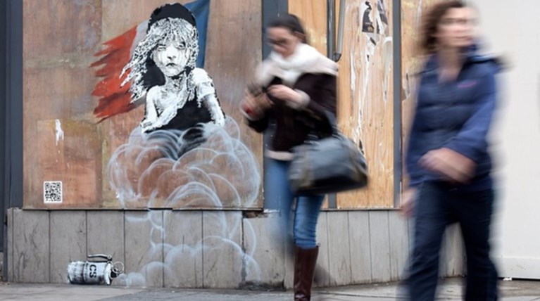 Το νέο έργο του Μπάνκσι για τους πρόσφυγες του Καλαί