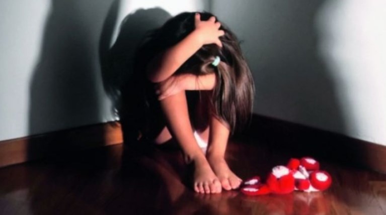 Μενίδι: Ασέλγησε στην εξάχρονη συμμαθήτρια του γιου του