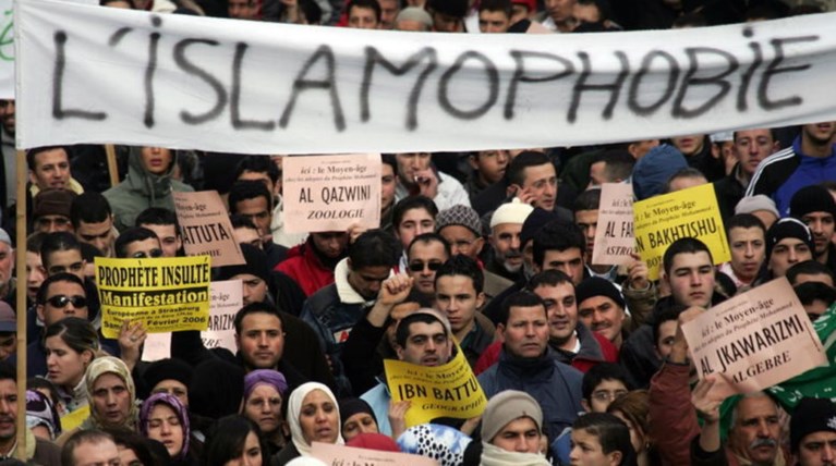Γαλλία: Σοκάρουν τα αποτελέσματα έρευνας για την ισλαμοφοβία