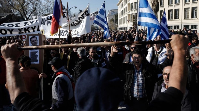 Οι αγρότες κλείνουν τα σύνορα με Τουρκία & Βουλγαρία