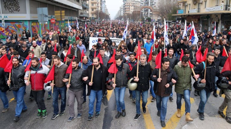 Γέμισαν πλατείες-δρόμοι από πλήθος και αγανάκτηση