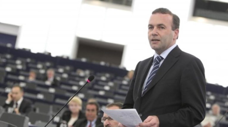 Βολές Βέμπερ κατά Τσίπρα για το προσφυγικό