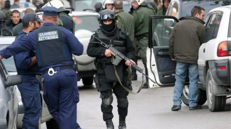 Συμμορία  προμήθευε ναρκωτικά σε επώνυμους