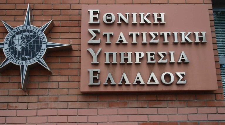 ΕΛΣΤΑΤ: Με ύφεση 0,6% «κλείνει» το 2015