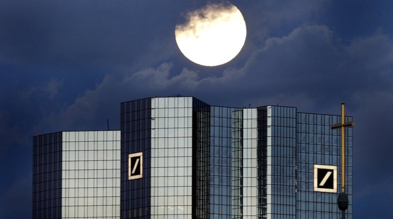 Επαναγορά χρέους 5,4 δισ. σχεδιάζει η Deutsche Bank