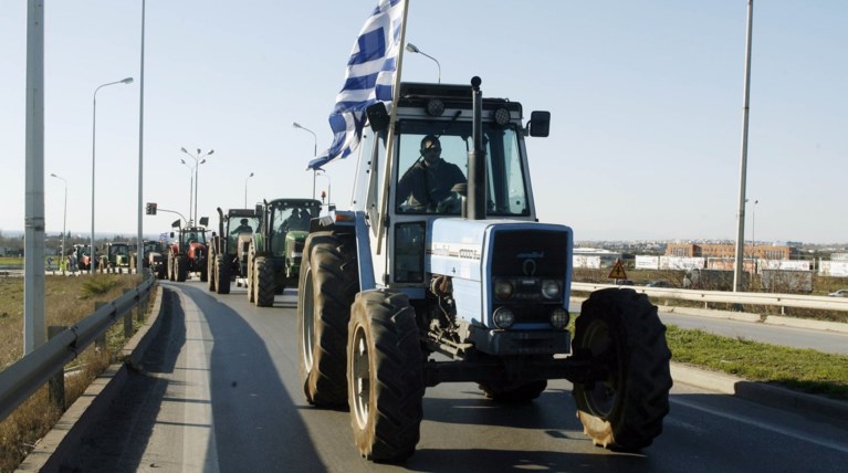 Εκλεισαν τον κόμβο του αεροδρομίου «Μακεδονία» οι αγρότες