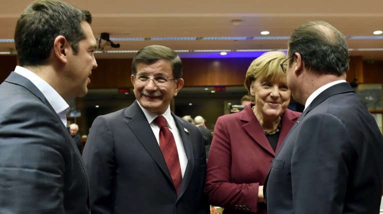 Στις Βρυξέλλες με παγίδες για προσφυγικό και αξιολόγηση