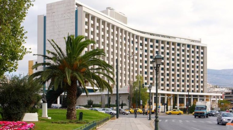 Alpha Bank: Ξεκινά η διαδικασία πώλησης του Χίλτον