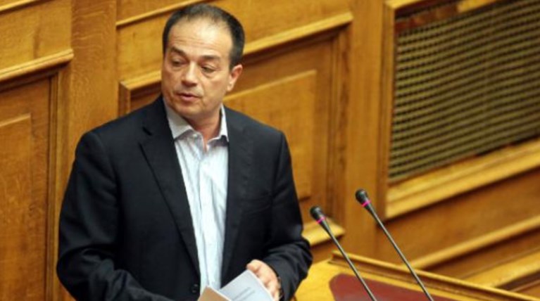 Διόρισαν υπάλληλο στη Βουλή για ανύπαρκτο πρόεδρο
