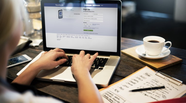 Γιατί το facebook προκαλεί εθισμό όπως η κοκαΐνη