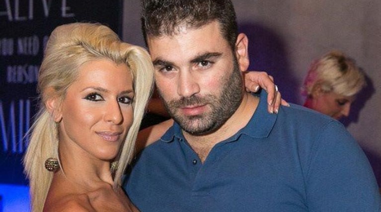 Συγκλονισμένη στην κηδεία του Παντελίδη η πρώην κοπέλα και μούσα του