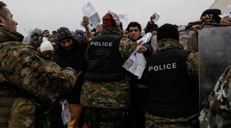 «Συσκότιση» στην Ειδομένη με προσαγωγές δημοσιογράφων
