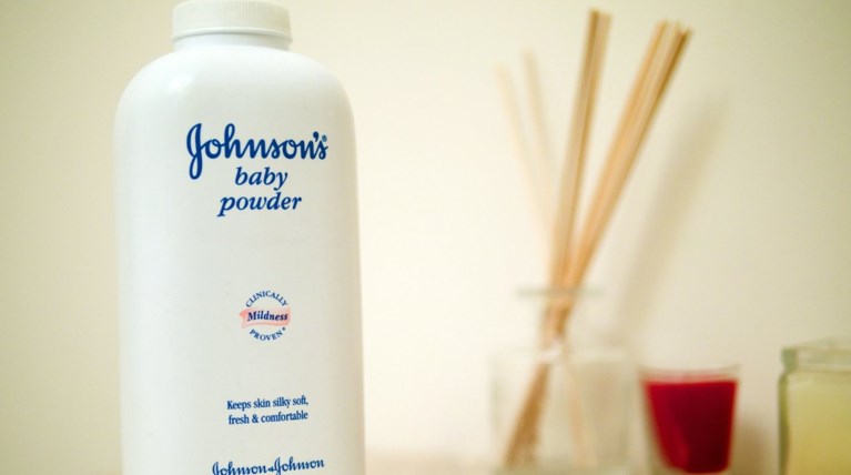Η Johnson&Johnson πρέπει να πληρώσει 72 εκατ. δολάρια για πρόκληση καρκίνου