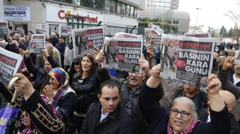 Παράνομη η κράτηση των επικεφαλής της Cumhuriyet