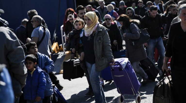 Guardian: H EE ετοιμάζεται για μεγάλη ανθρωπιστική κρίση στην Ελλάδα