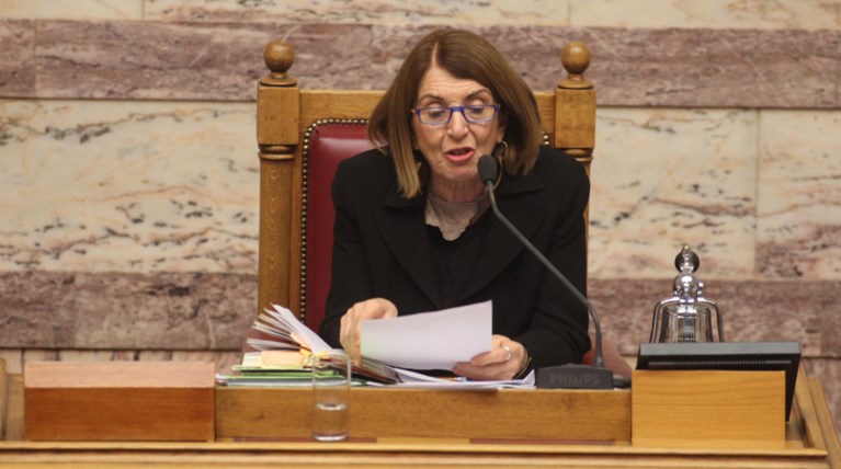 Κόντρα στη Βουλή: «Η κυβέρνηση λιάζεται» - «Πηγαίνετε εσείς να λιαστείτε»