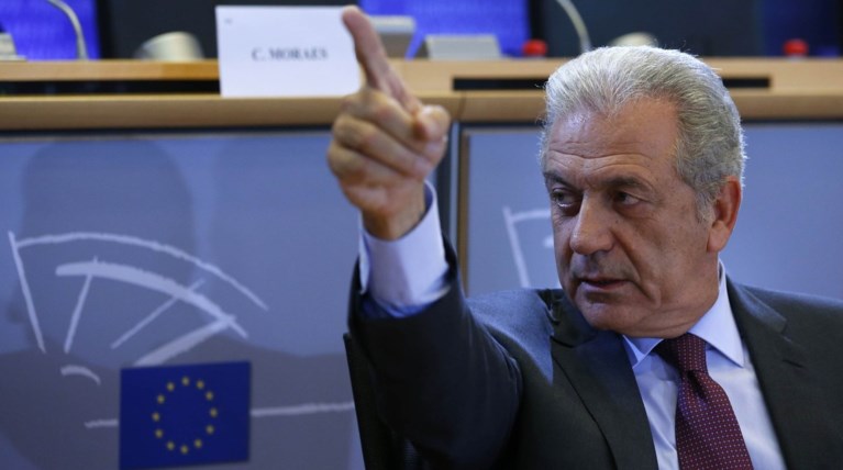 Προειδοποίηση από Αβραμόπουλο: Θα αυξηθούν οι προσφυγικές ροές