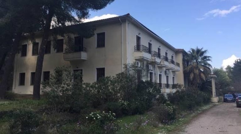 Λαμία:Επισκεύασαν εγκαταλελειμμένο ξενοδοχείο σε 48 ώρες για τους πρόσφυγες